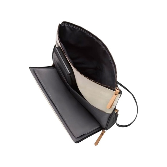 SOLD ⬇️ Petunia Pickle Bottom Convertible Clutch - Picture 3 of 6